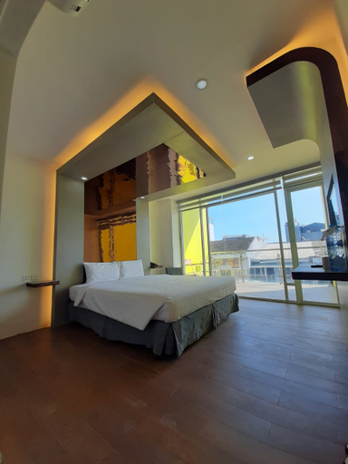 Hotel Surya Pantai Losari Makassar 5/11