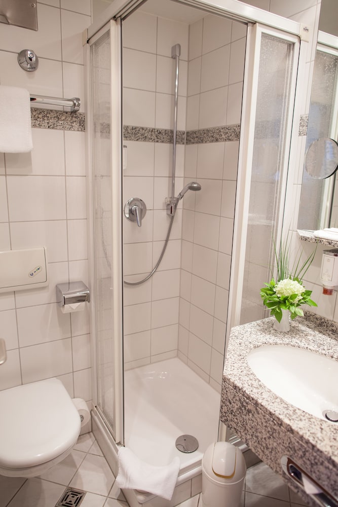 Parkhotel Schloss Hohenfeld (Parkhotel Hohenfeld) 17/65