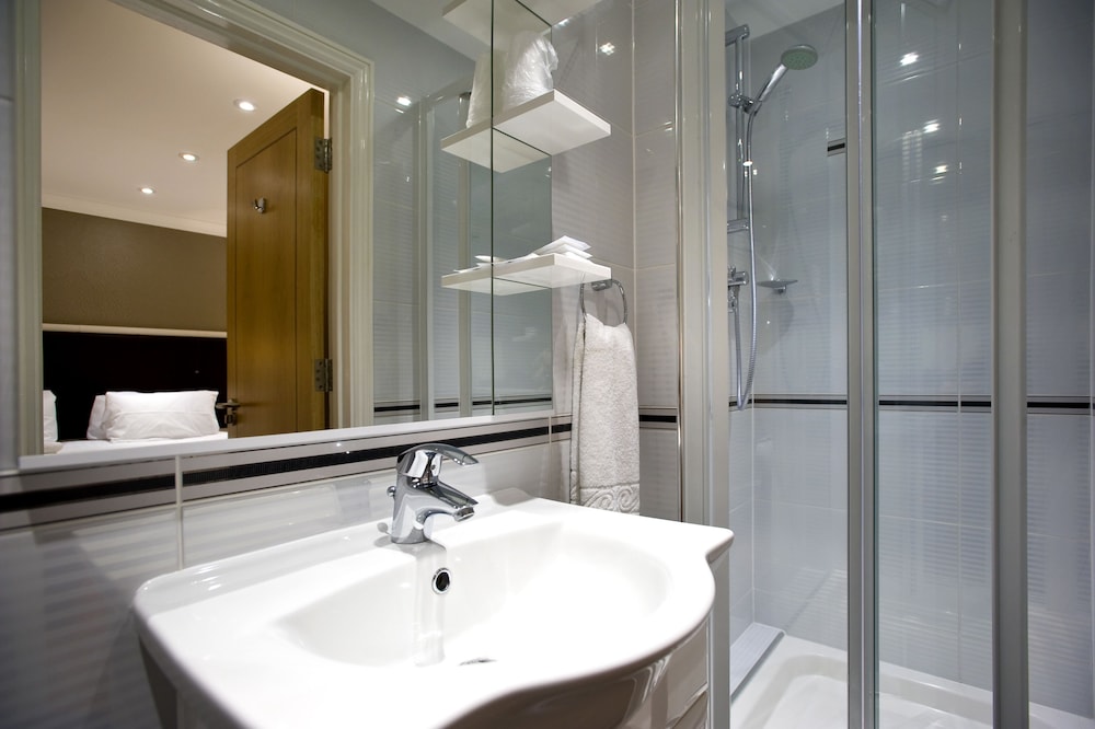 Spark by Hilton London Chiswick 7/45