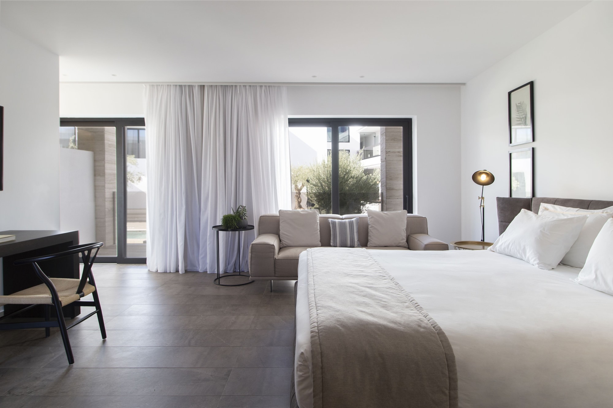 DELUXE, SUITE