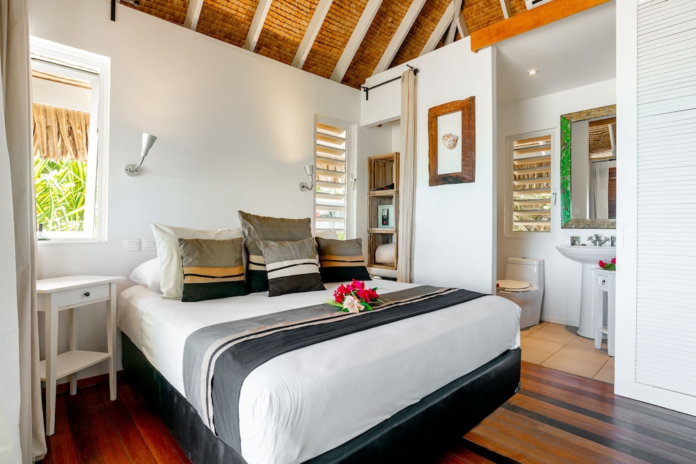 Moorea Beach Lodge 10/65