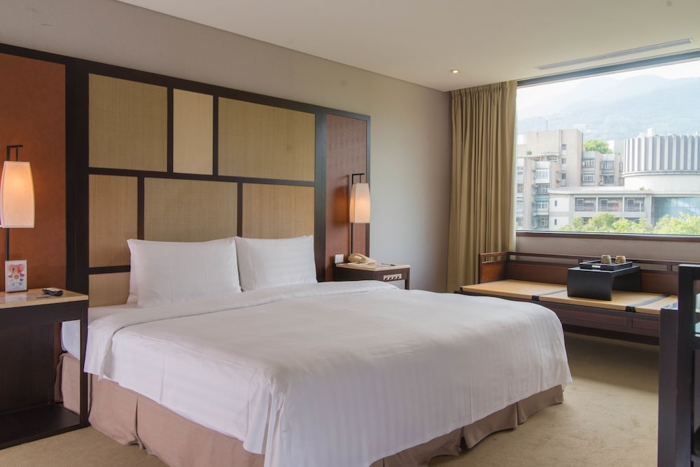 Sweetme Hotspring Resort 22/65