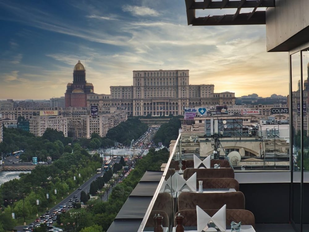 Union Plaza Hotel 55/59