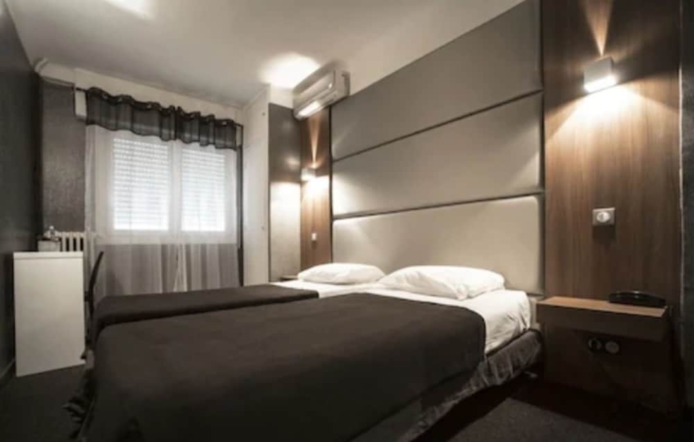COMFORT, TWIN BEDS