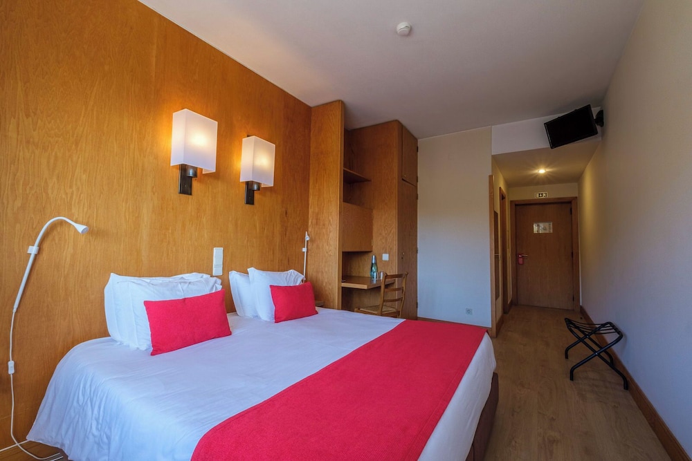 SUPERIOR, TWIN BEDS, RIVER VIEW