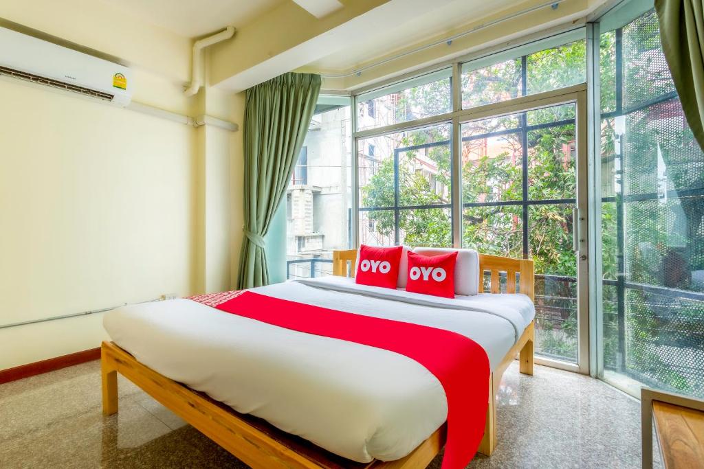 PRIVATE, DOUBLE BED, SHARED BATHROOM