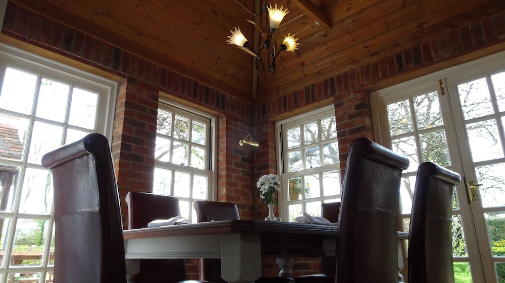 The Furze Bush Inn 16/33