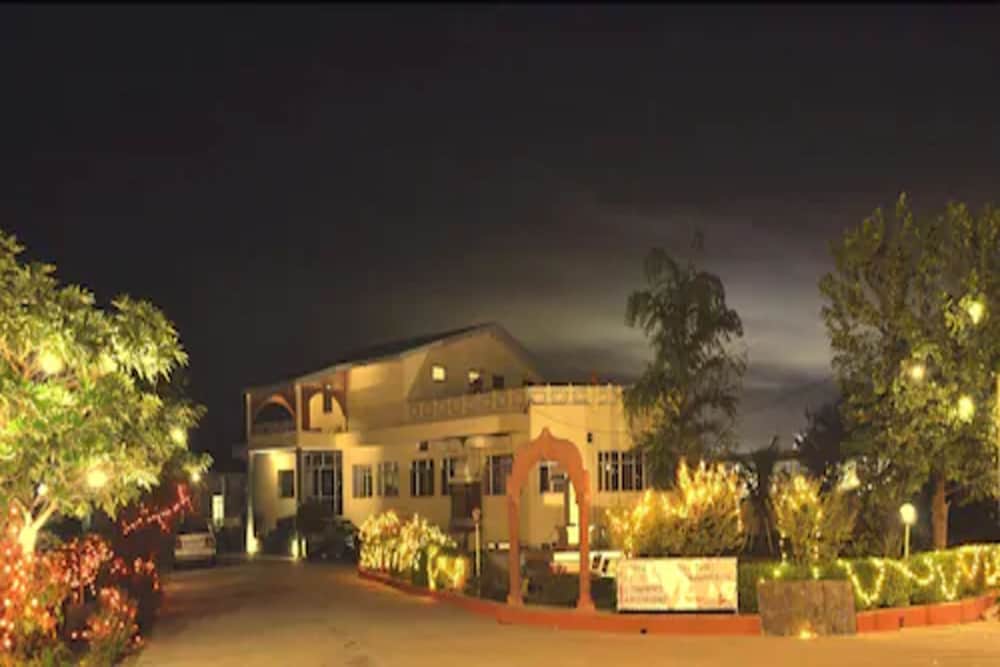HOTEL SWARAJ RESORTS 2/73
