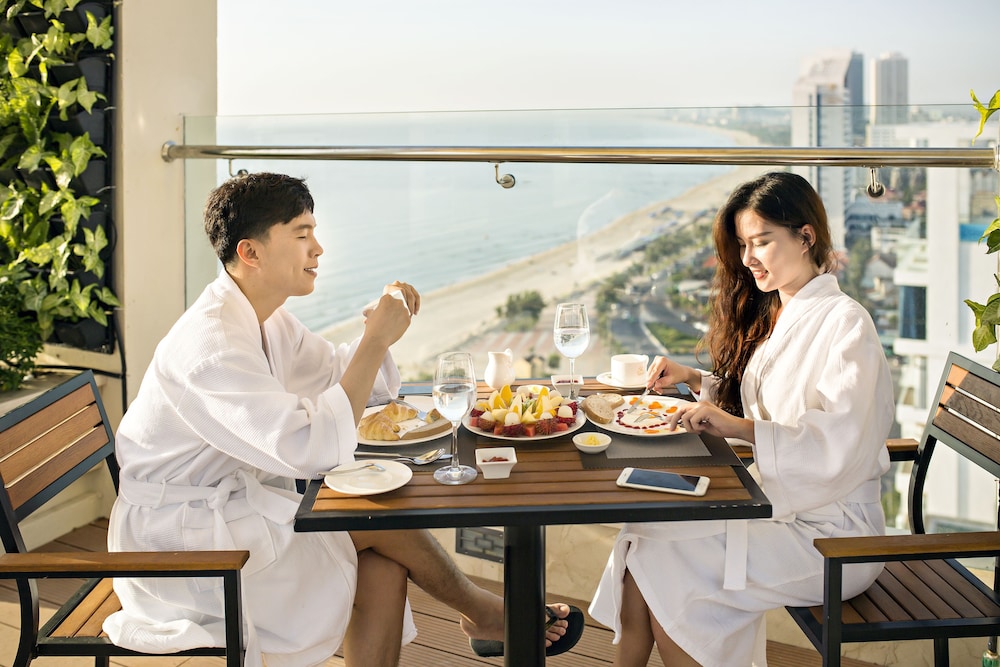 Paris Deli Danang Beach Hotel 63/80