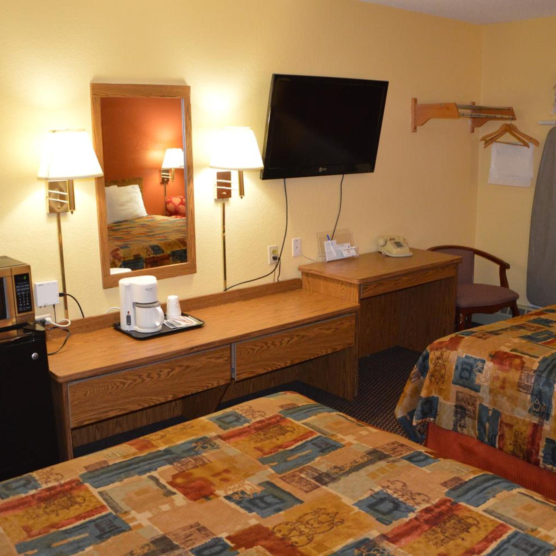 Burnsville Inn & Suites (ex Americas Best Value Inn-Burnsville/Minneapolis) 30/36