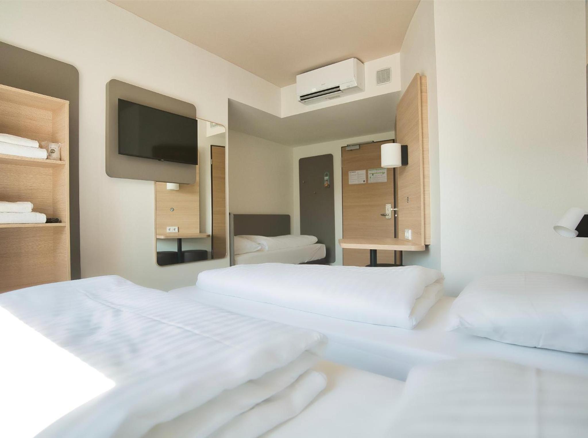 ROOM, TRIPLE