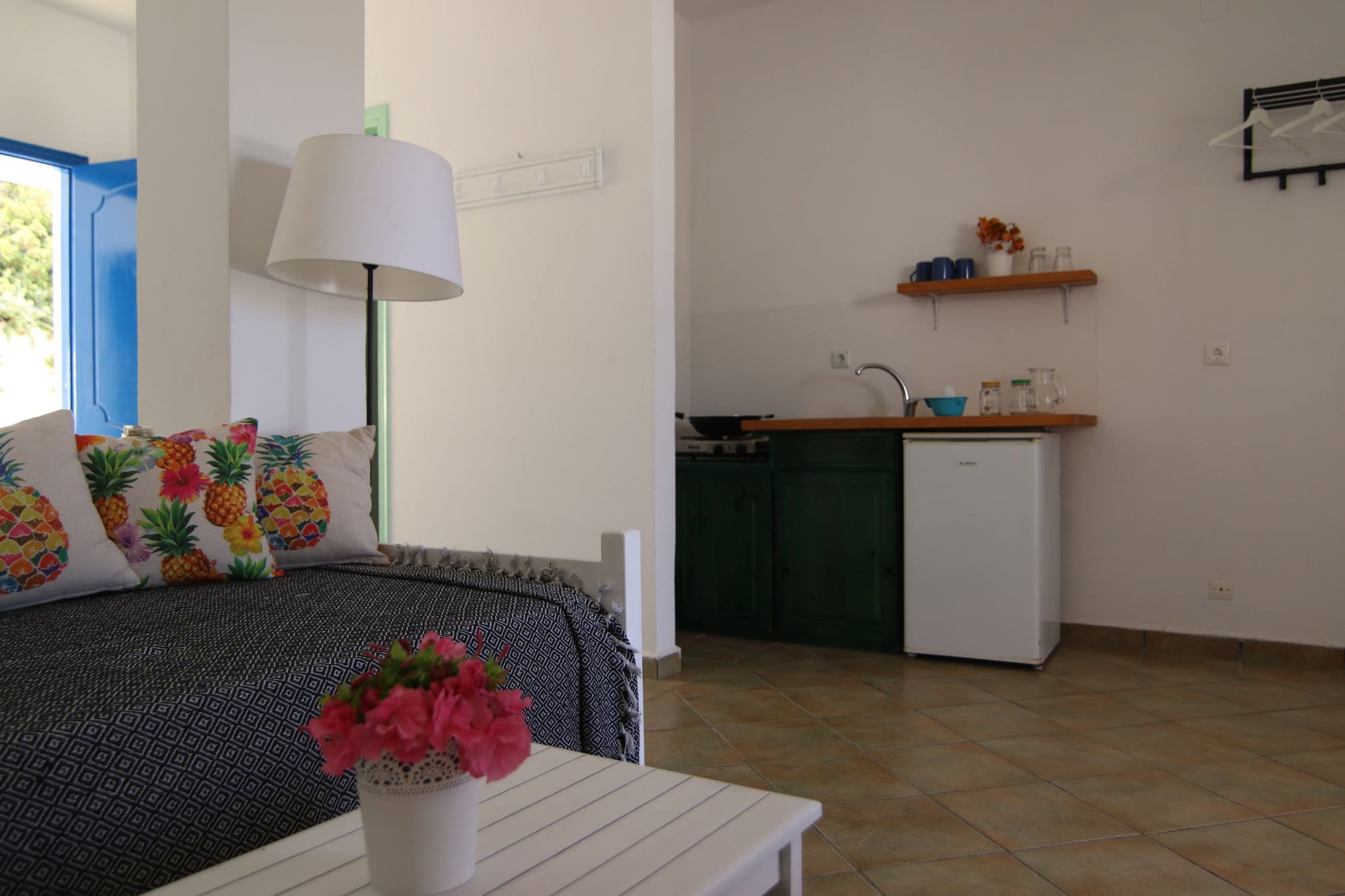 STUDIO, DOUBLE AND TWIN BEDS