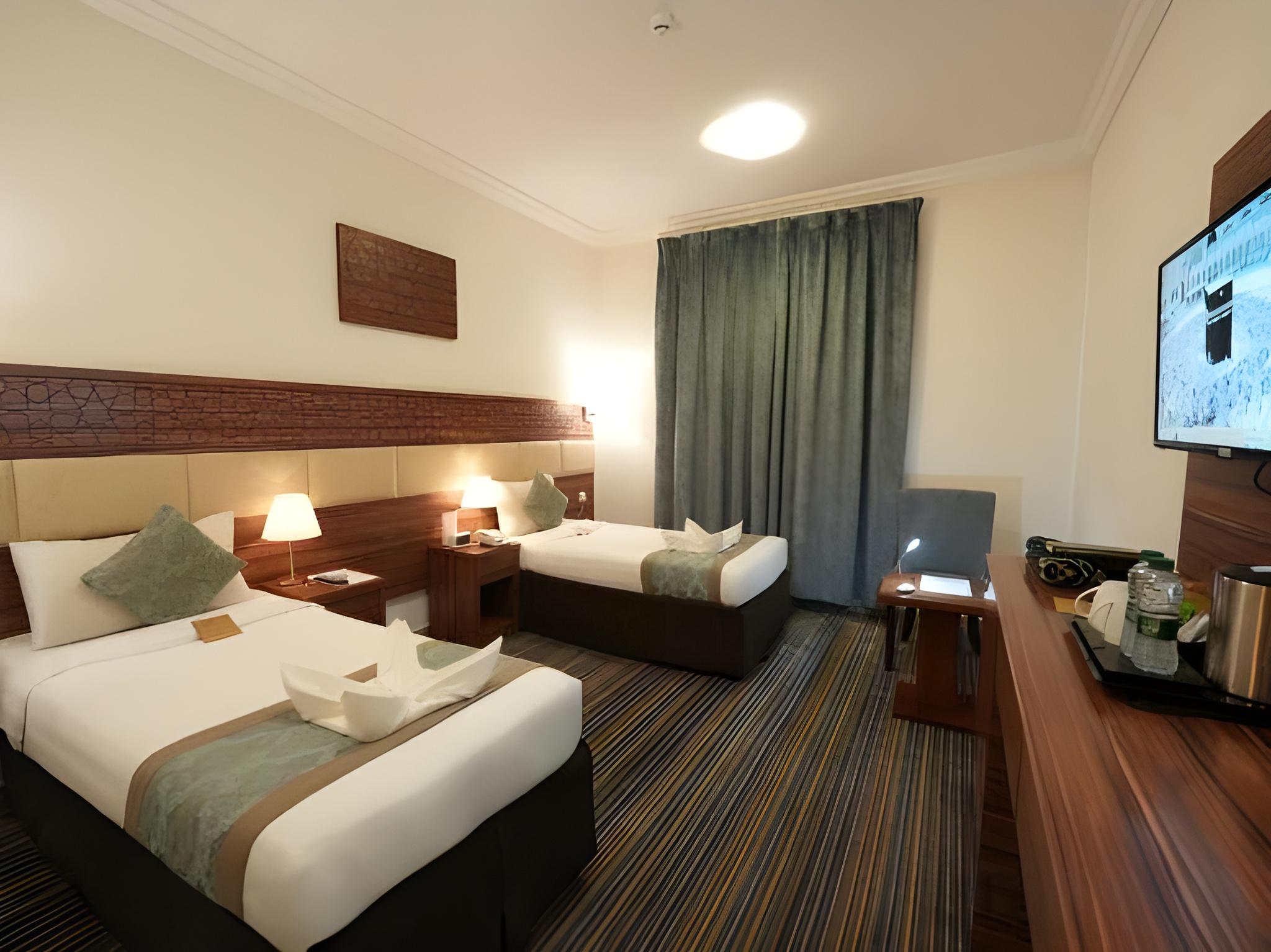 ROOM, TWIN BEDS
