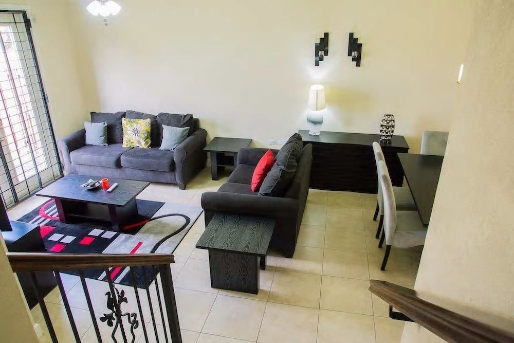 New Kingston Guest Apt At Sonoma Estate 12/26