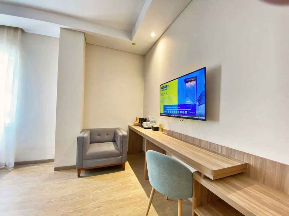 MaxOneHotels at Kota Harapan Indah Bekasi 29/32