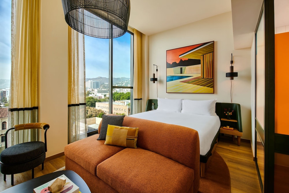 HOLLYWOOD VOLUME, a Tribute Portfolio Hotel 15/50