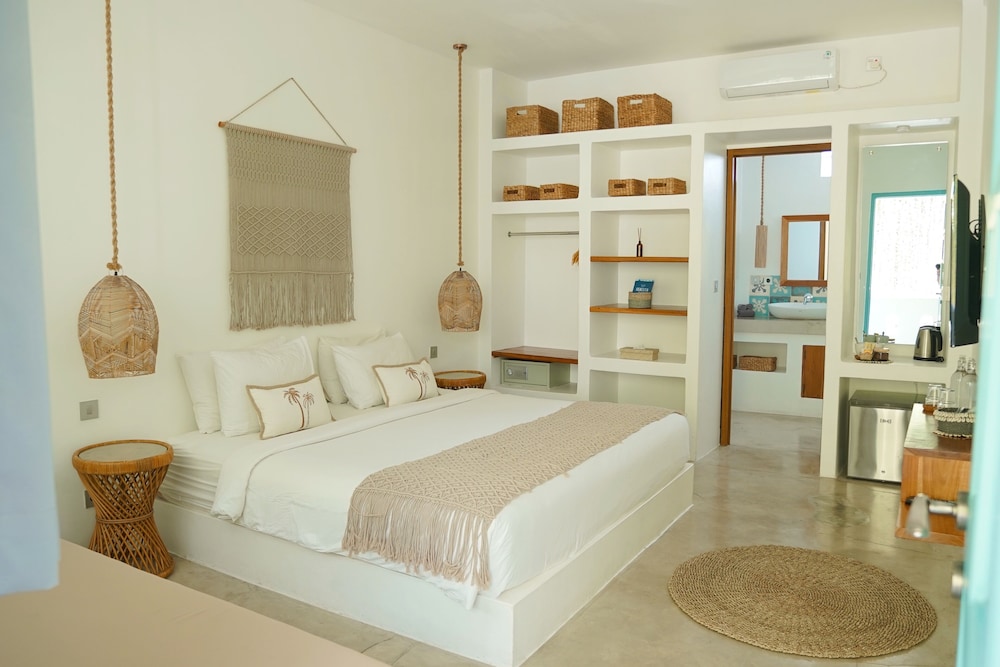 Seaesta Komodo Hostel 13/50