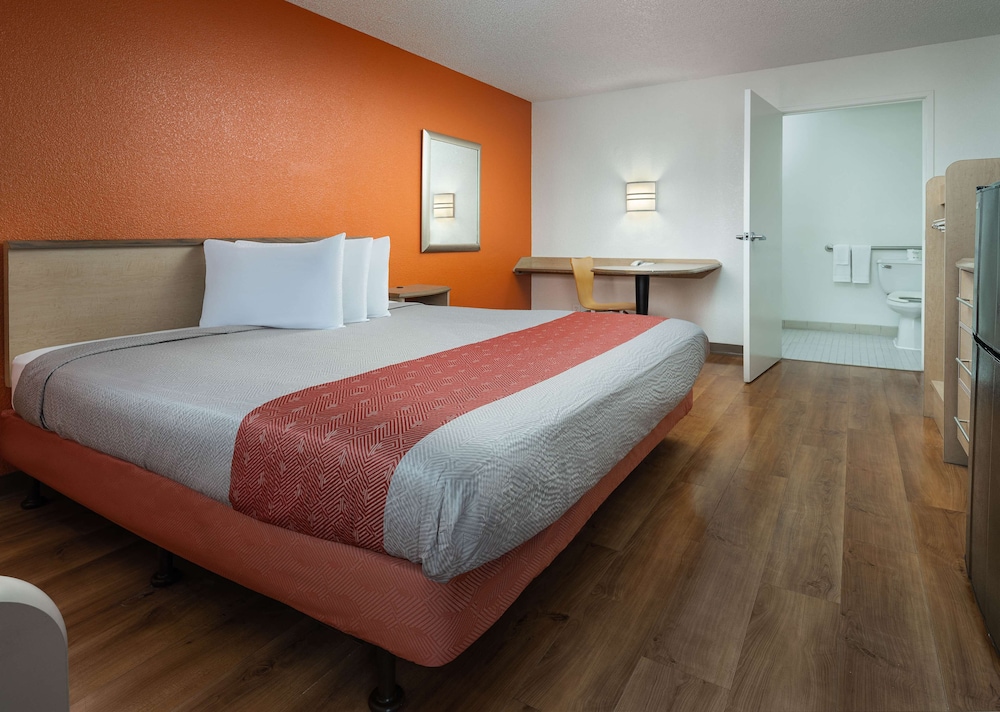 Motel6 Carlsbad, CA - Near Legoland 13/53