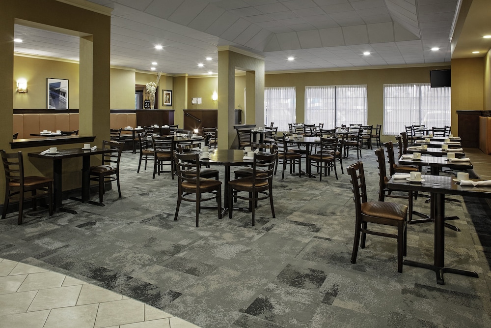 Holiday Inn Suites Boston Peabody 45/62