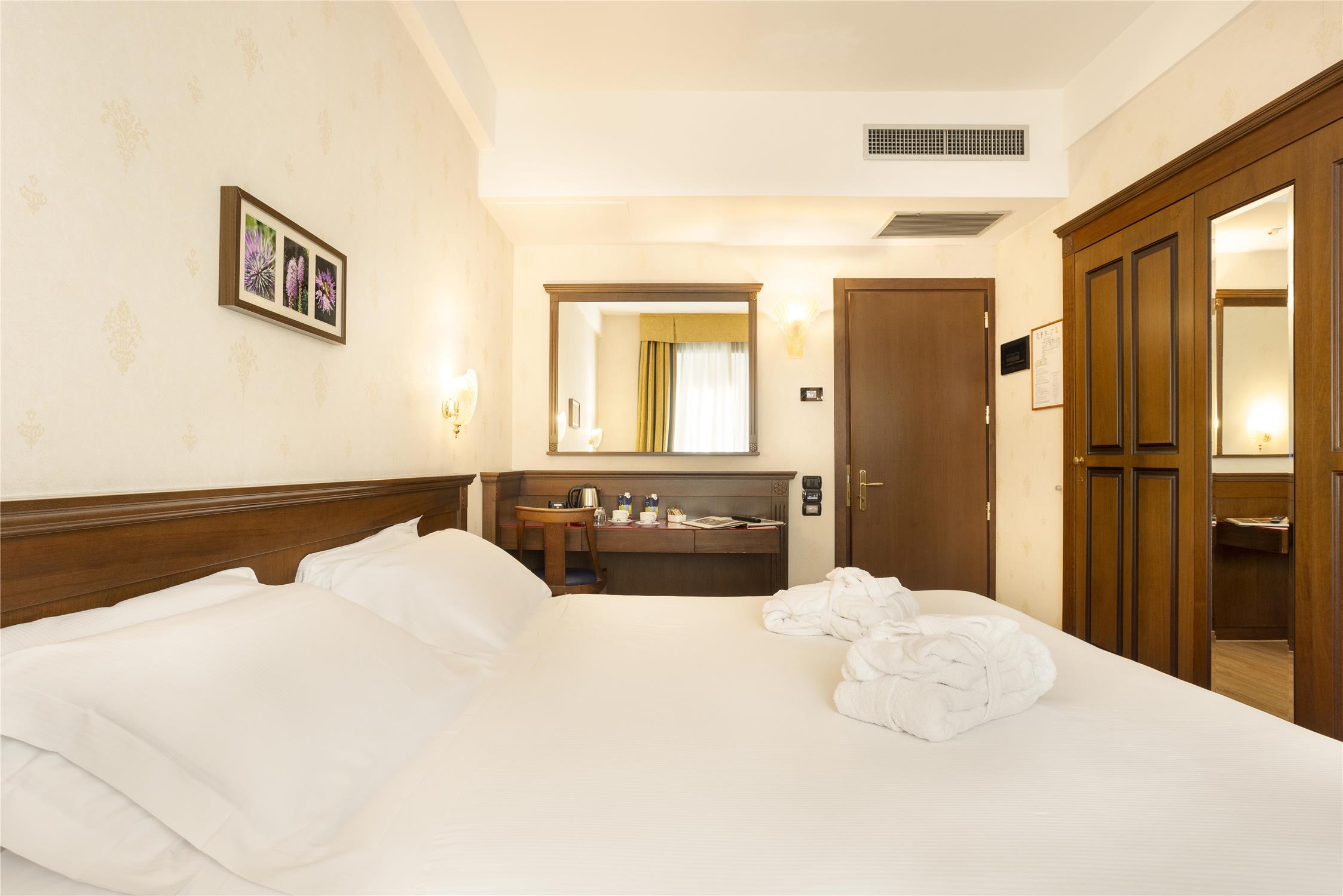 Super, Vip, Queen Bed