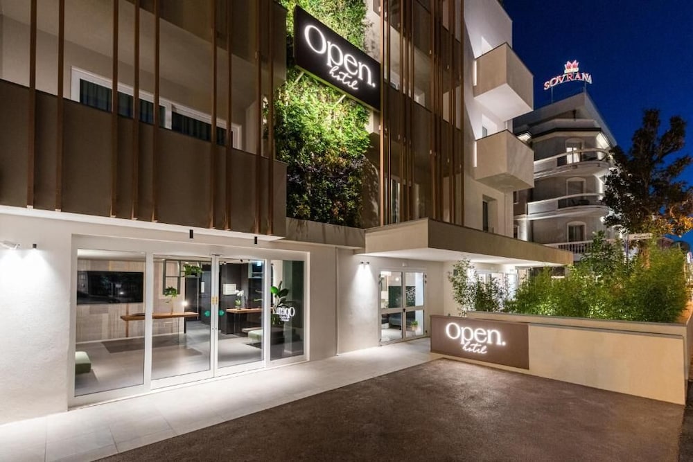Open Hotel 4/38