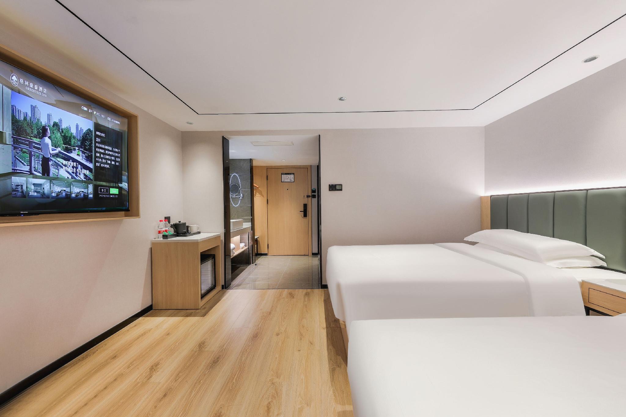 ROOM, TWIN BEDS, NO WINDOW