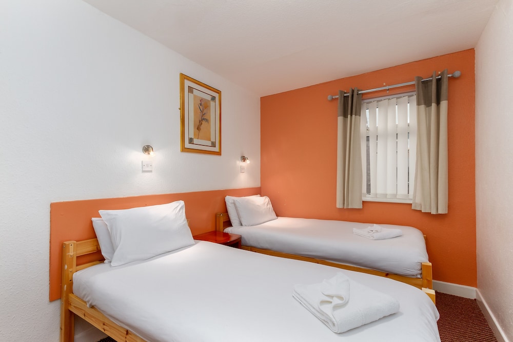 ROOM, TWIN BEDS