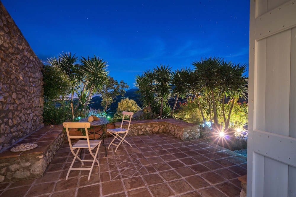 Askos Villa 6/35