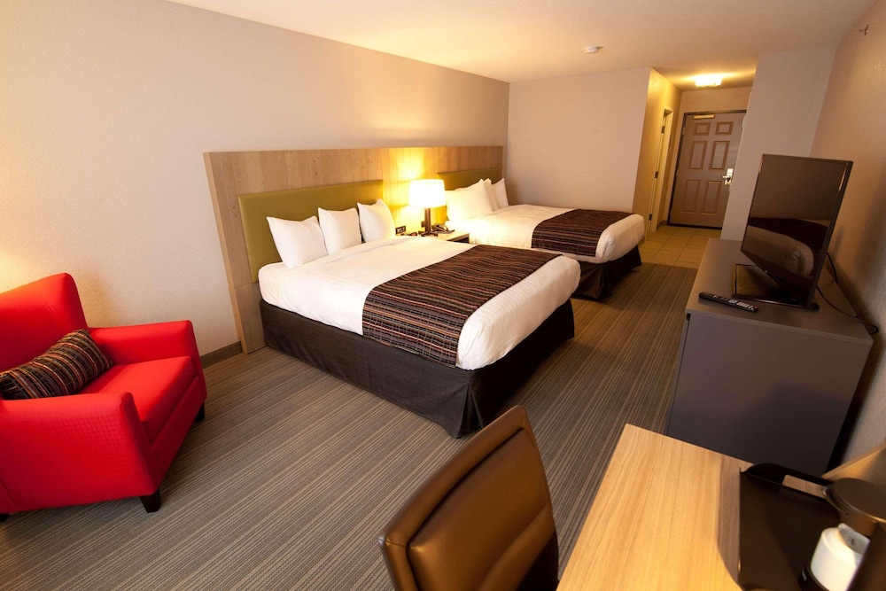 Country Inn & Suites By Radisson, Decorah, IA 8/42