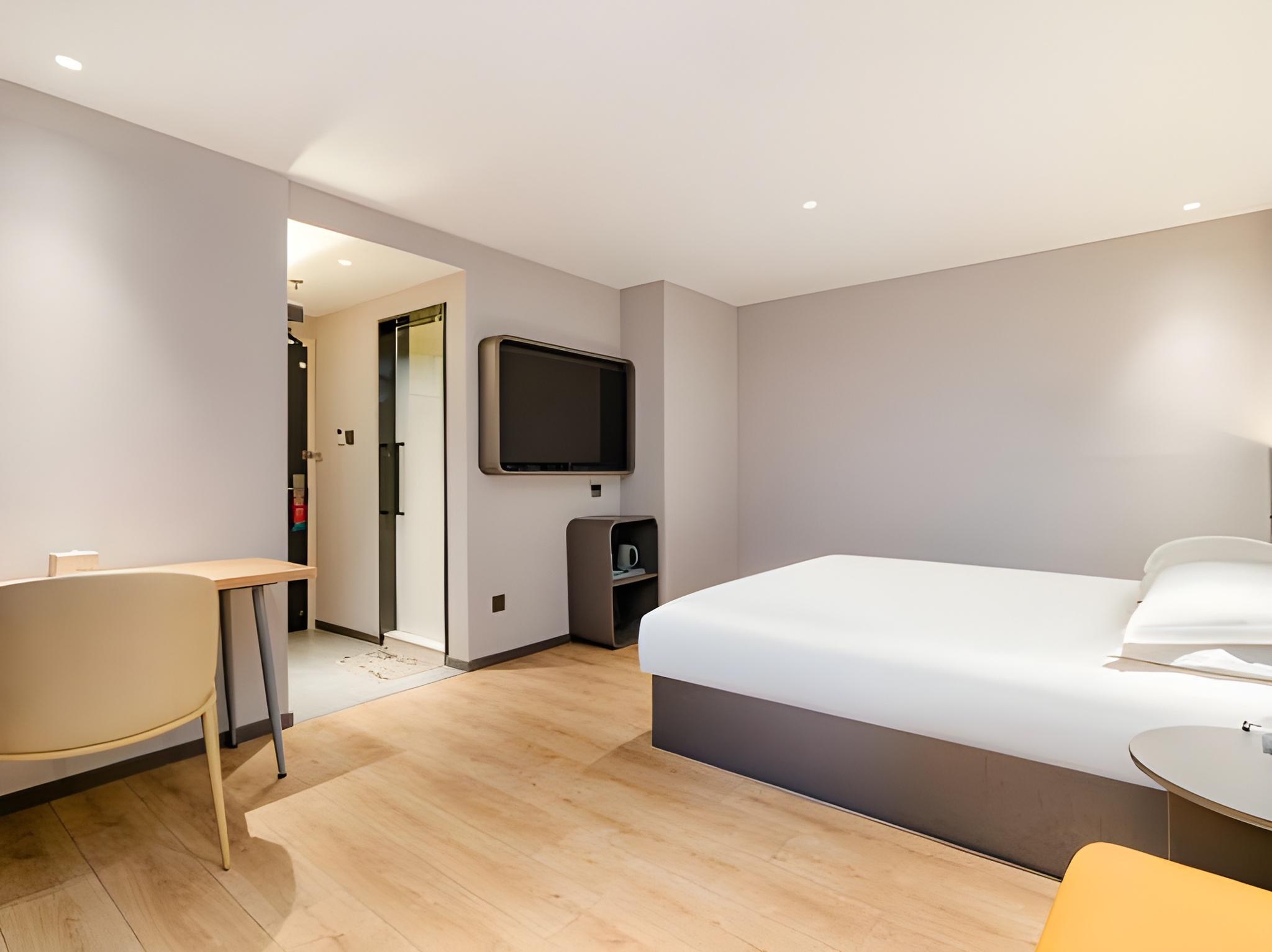 STANDARD, QUEEN BED