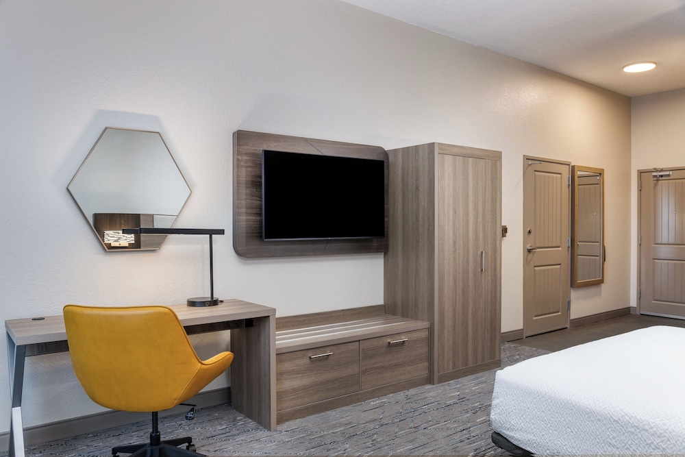Holiday Inn Express Hotel And Suites Green Bay East 57/64