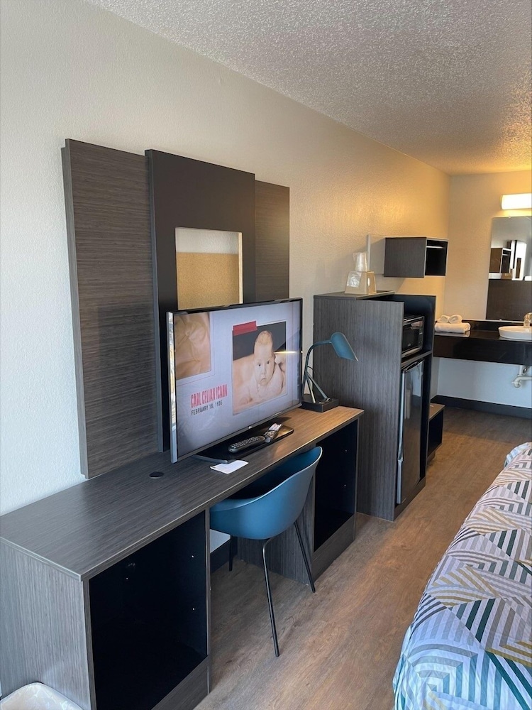 Motel6 Warren, MI - Detroit East 48/54