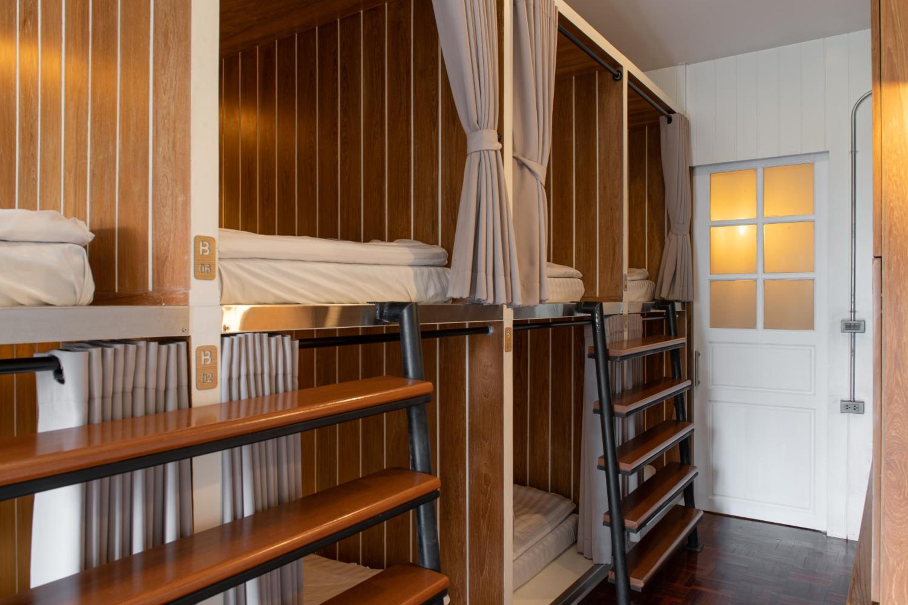 Bed Addict Hostel X Cafe 11/63