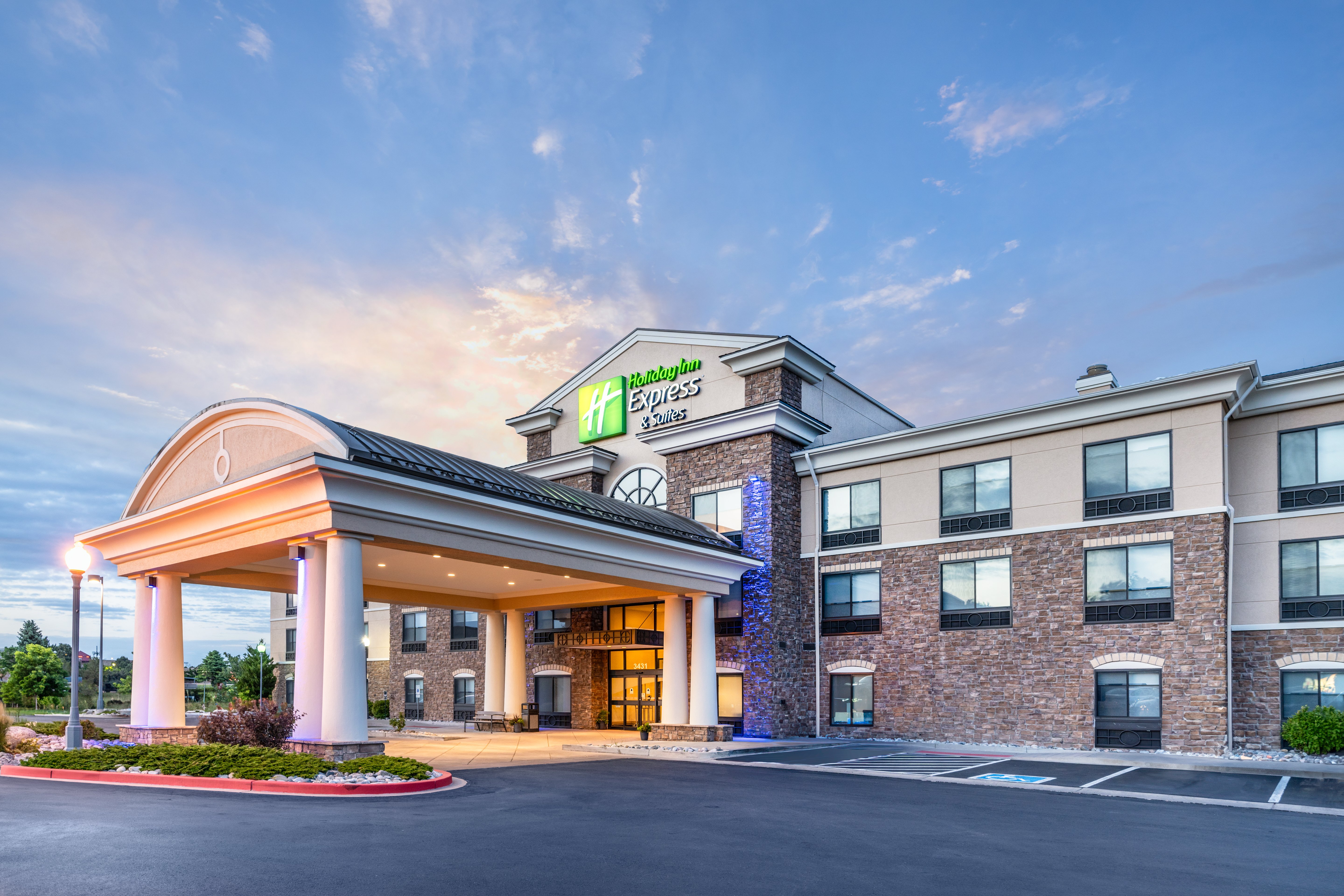Holiday Inn Express Suites Colorado Springs First Main 26/28