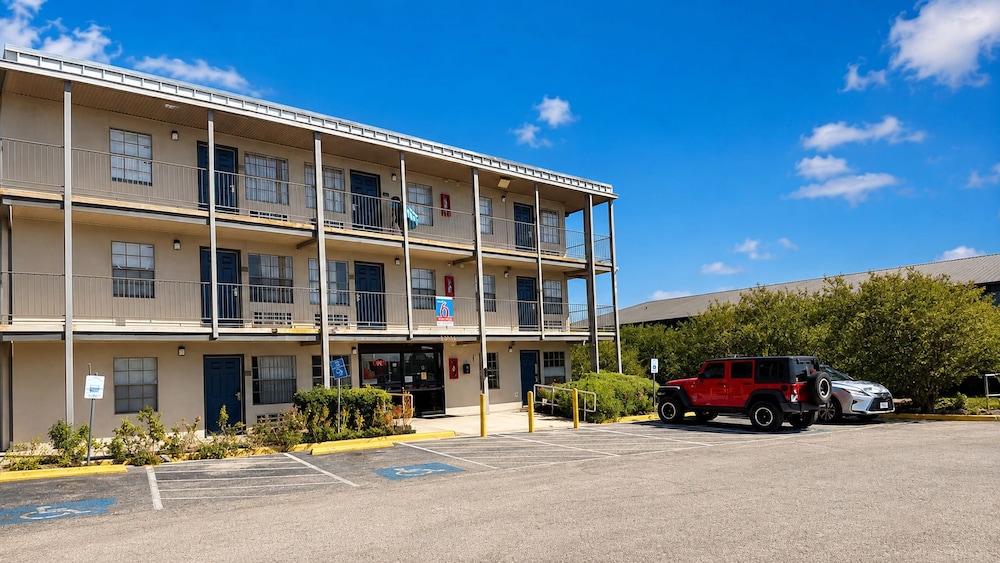 Studio6 San Antonio, TX - Lackland AFB 6/59
