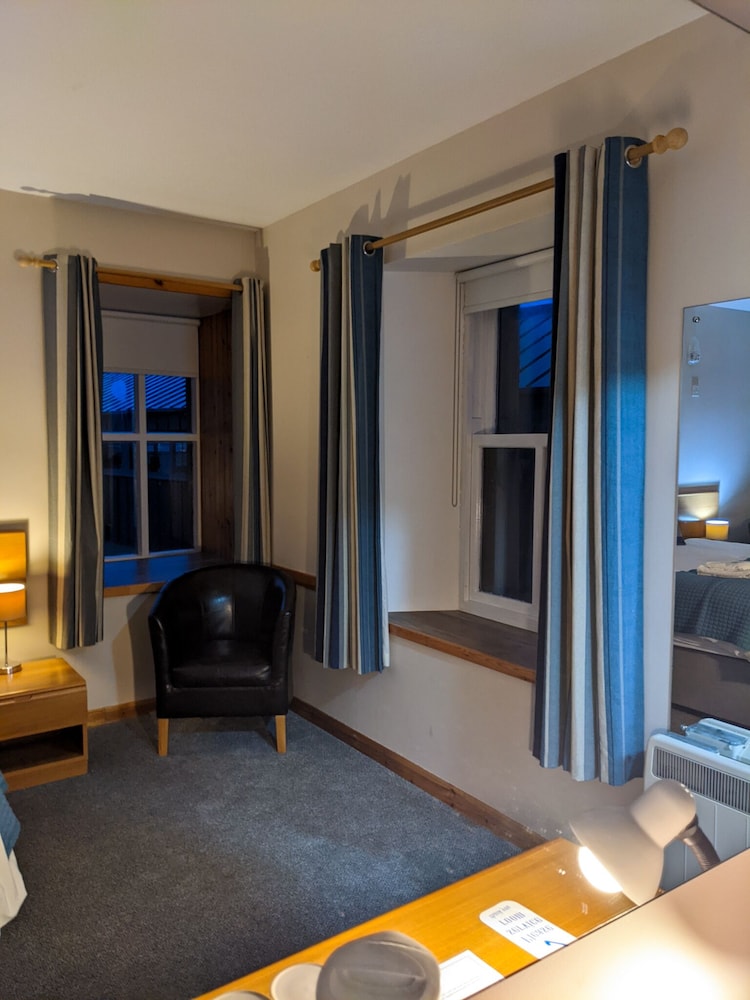 Ferry Inn 27/50