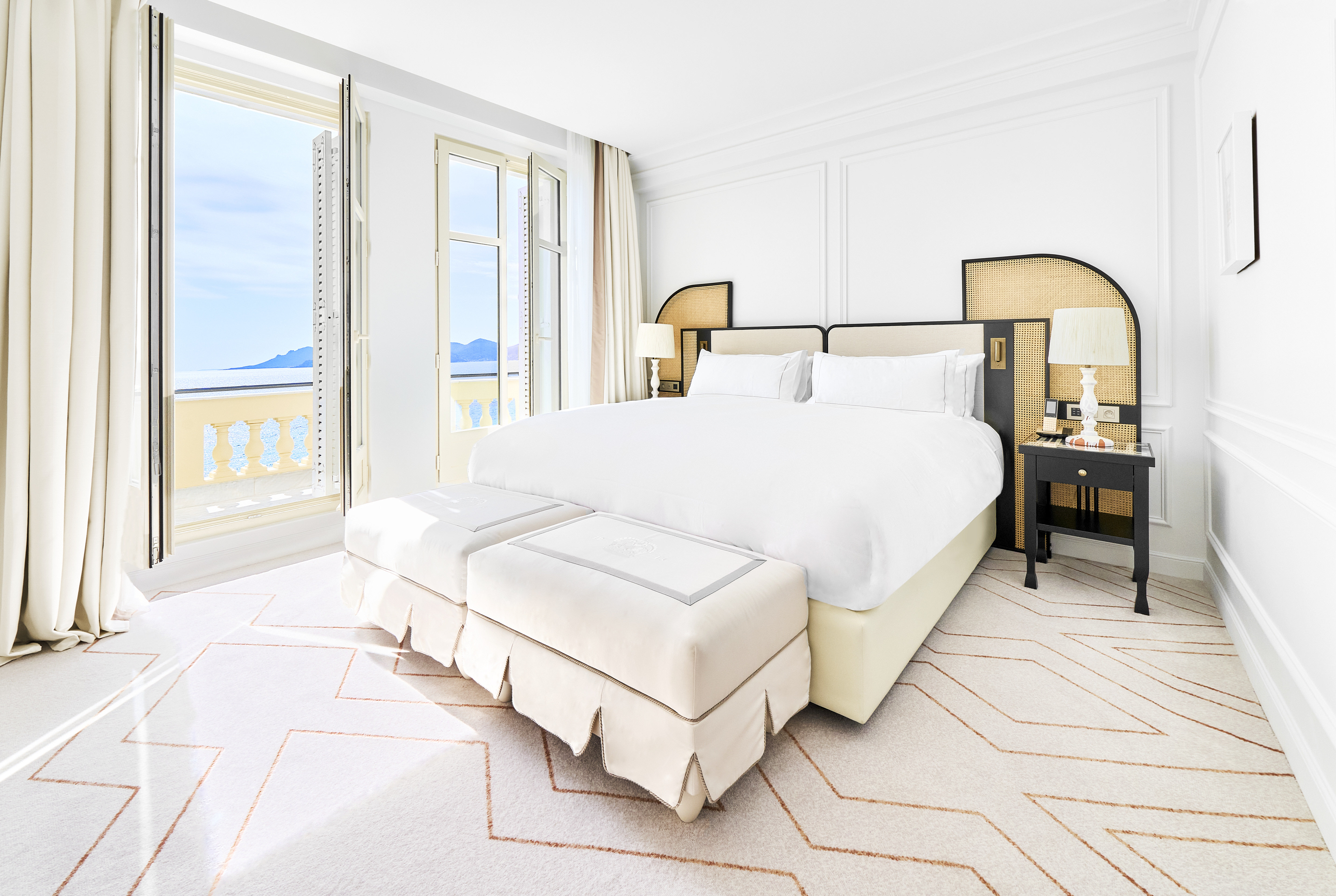 Classic, King Bed, Sea View, Balcony, Carlton Cannes, a Regent Hotel 2/2