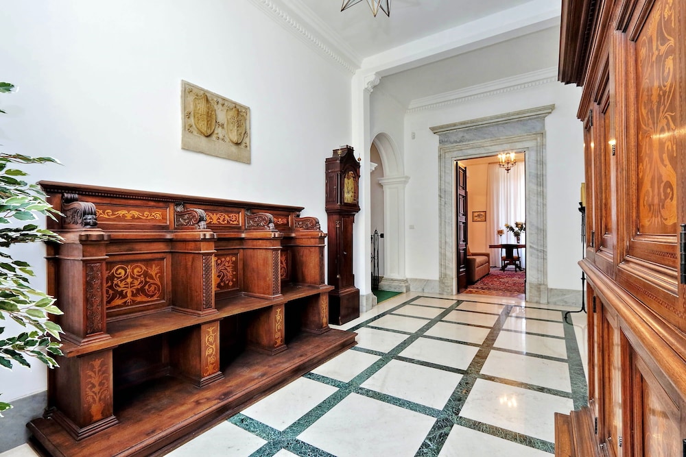 Prestigious Apartment Via Veneto 3/28