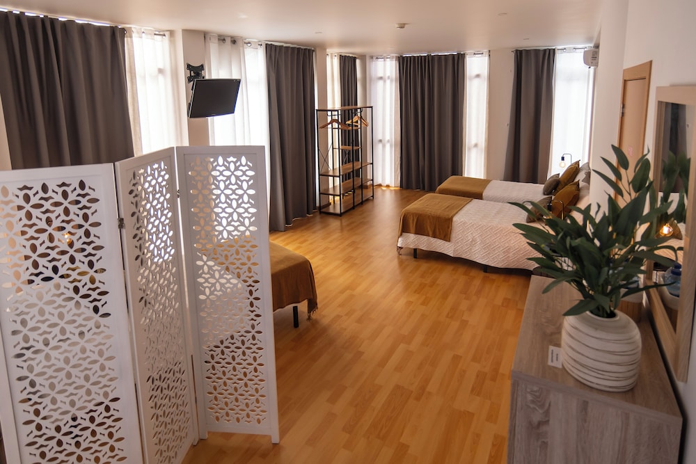 Central Guest House 40/50