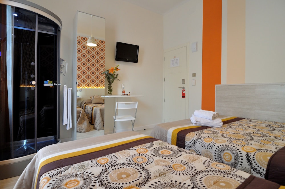 Hostal Far Home Plaza Mayor 11/25