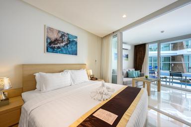 1 Bedroom, Suite, Queen Bed, Pool Access
