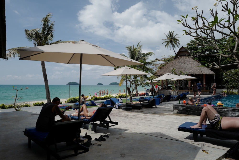 Nature Beach Resort 66/70