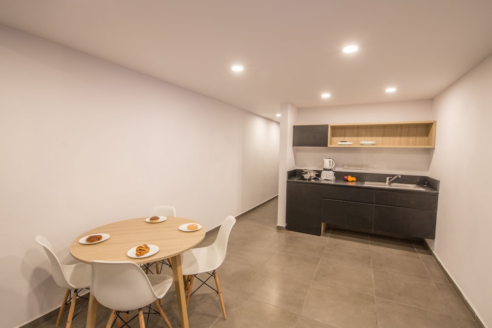 Anthea Hotel Apartments 47/60
