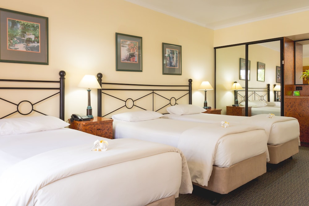 Palm Royale Cairns 14/27