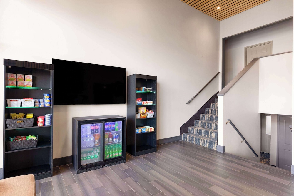 Ramada by Wyndham Studio Suites Dothan 6/35