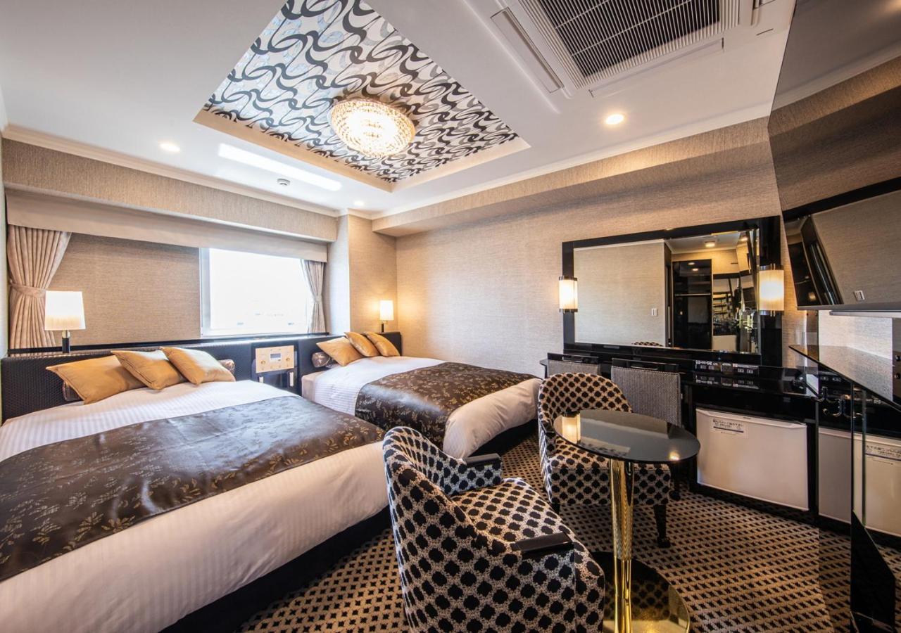 Deluxe, Twin Beds, Shared Bathroom, Central Wing