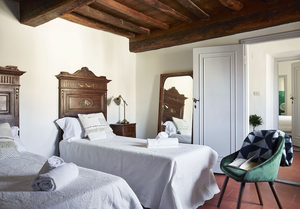 Amazing View to Pitti Palace 3BD Apt 4/24