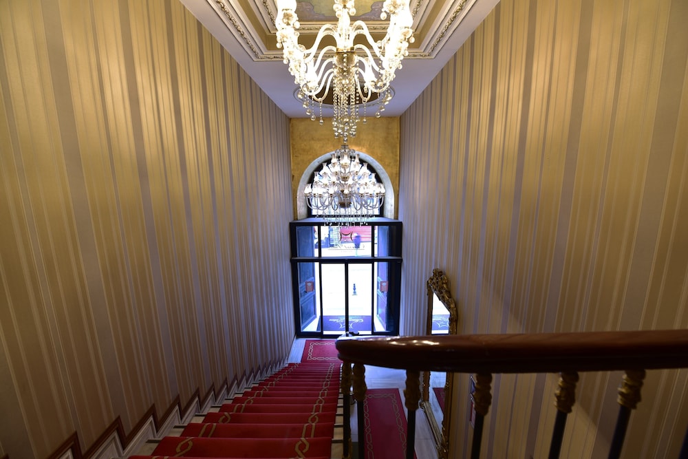 Meserret Palace Hotel 9/50