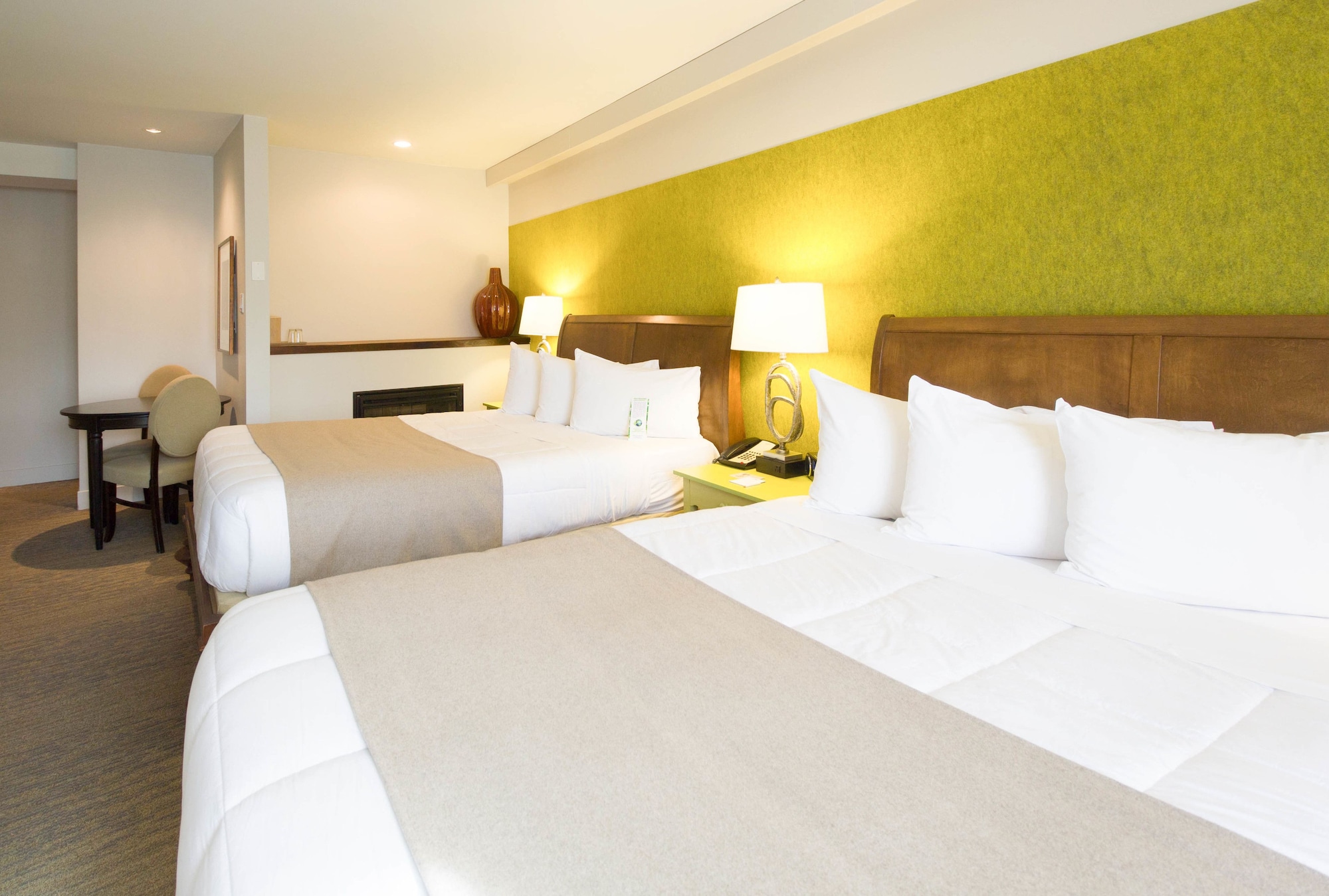 DELUXE, 2 QUEEN BEDS
