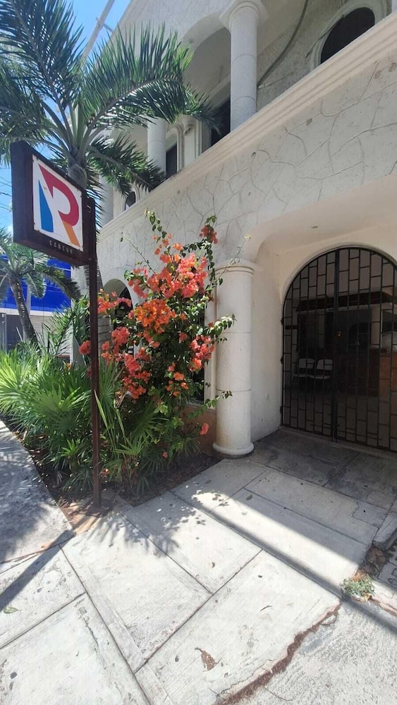 OYO Hotel Rolovi Cancun 45/60
